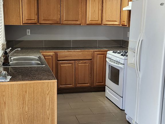3rd image of 4504 Kingston Ave NE