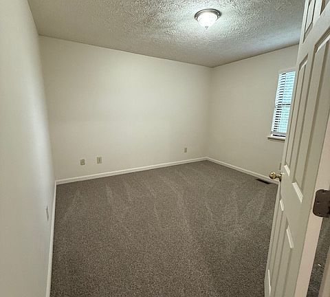 4th image of 569 Deaton Pl #569