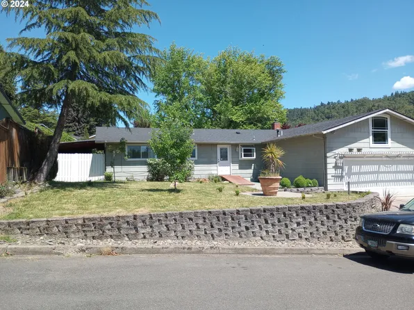 3033 NE Monterey Dr, Roseburg, OR 97470