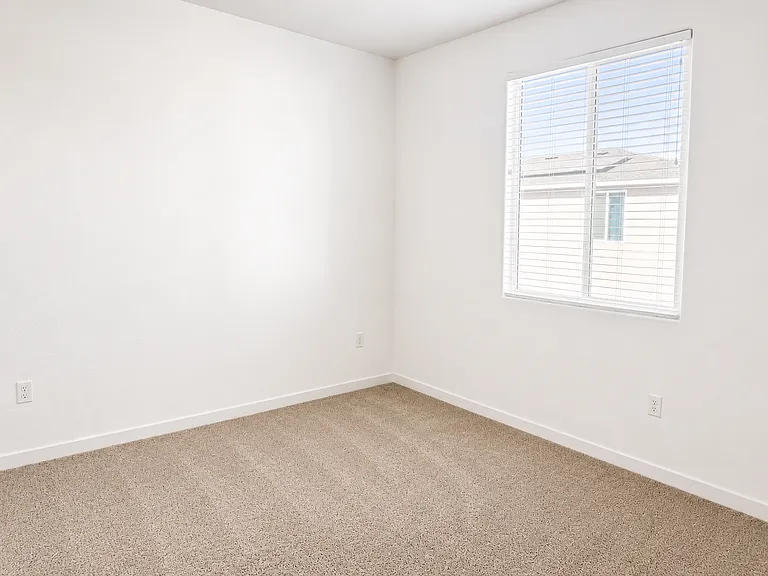 2806 N Applegate Ave — Photo 13