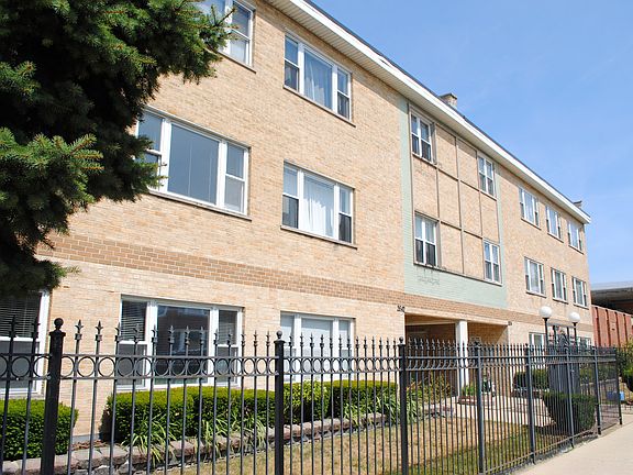 2nd image of 2636 W Foster Ave APT 203