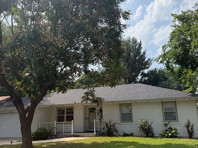 1232 W Berkeley St — Photo 1