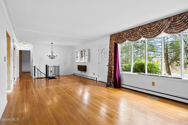 3rd image of 1611 Maple Hill Road