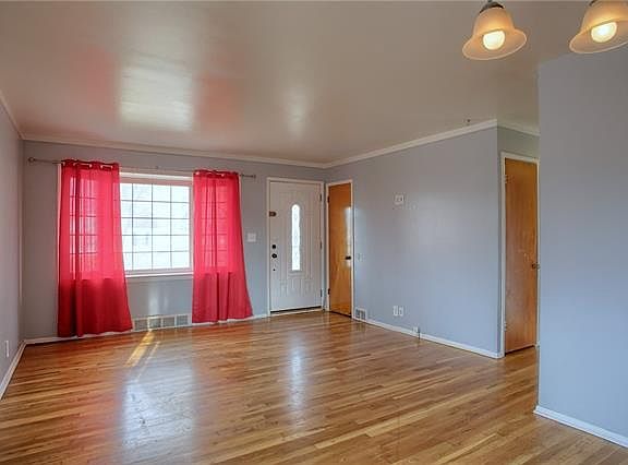 4th image of 22536 Shiell St