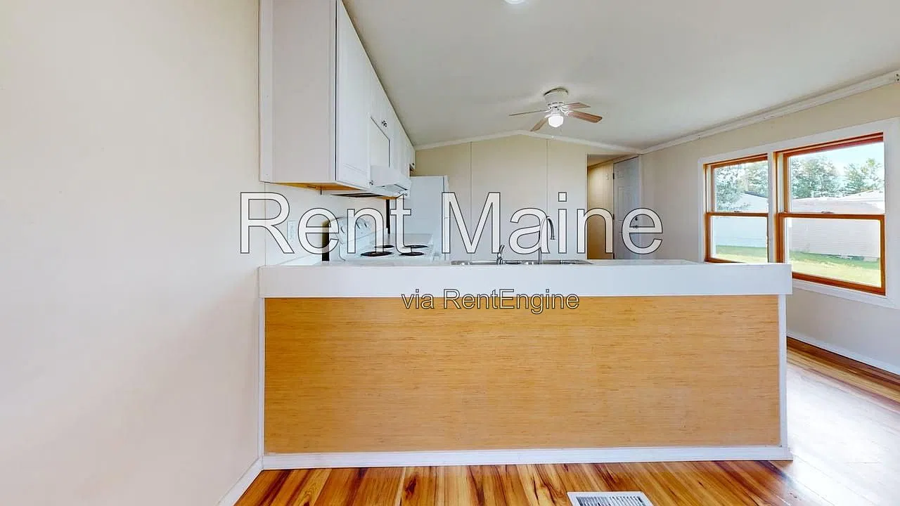 3 bed, 1.0 bath, 948 sqft, $1,250 — Photo 2