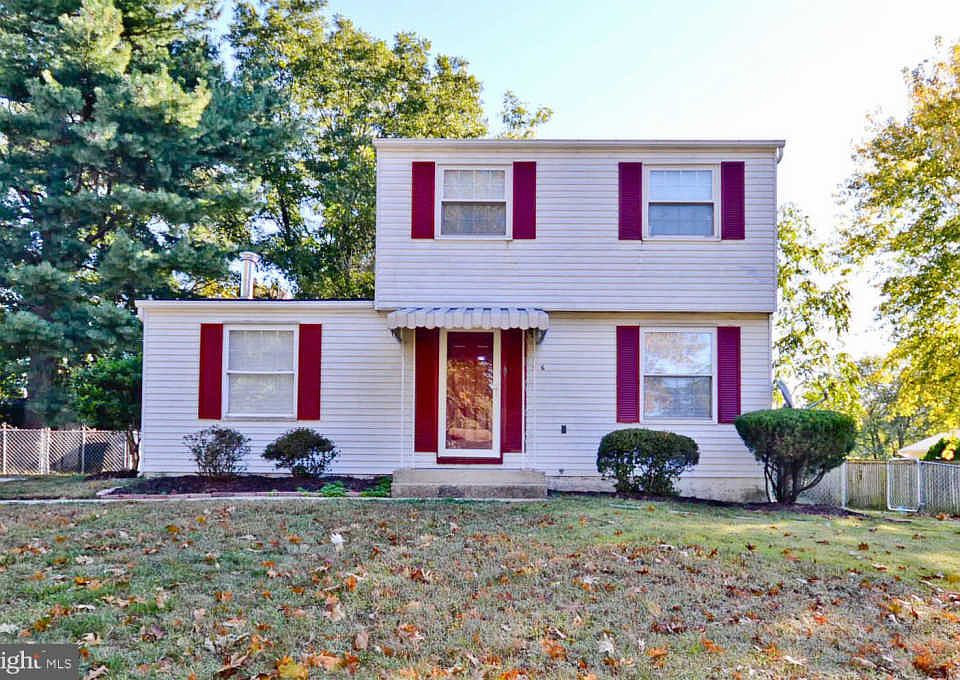1st image of 906 Castlewood Dr