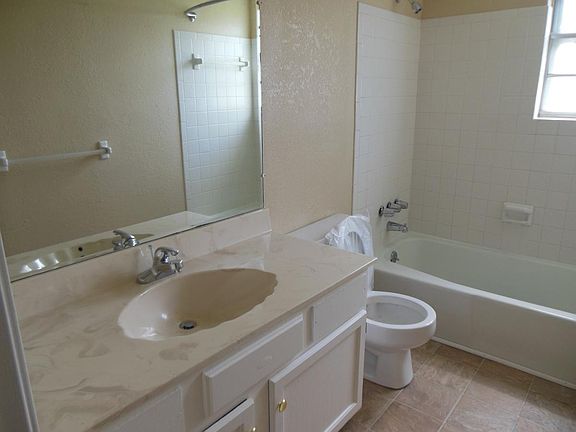 5th image of 8615 Countryshire Ln APT 2