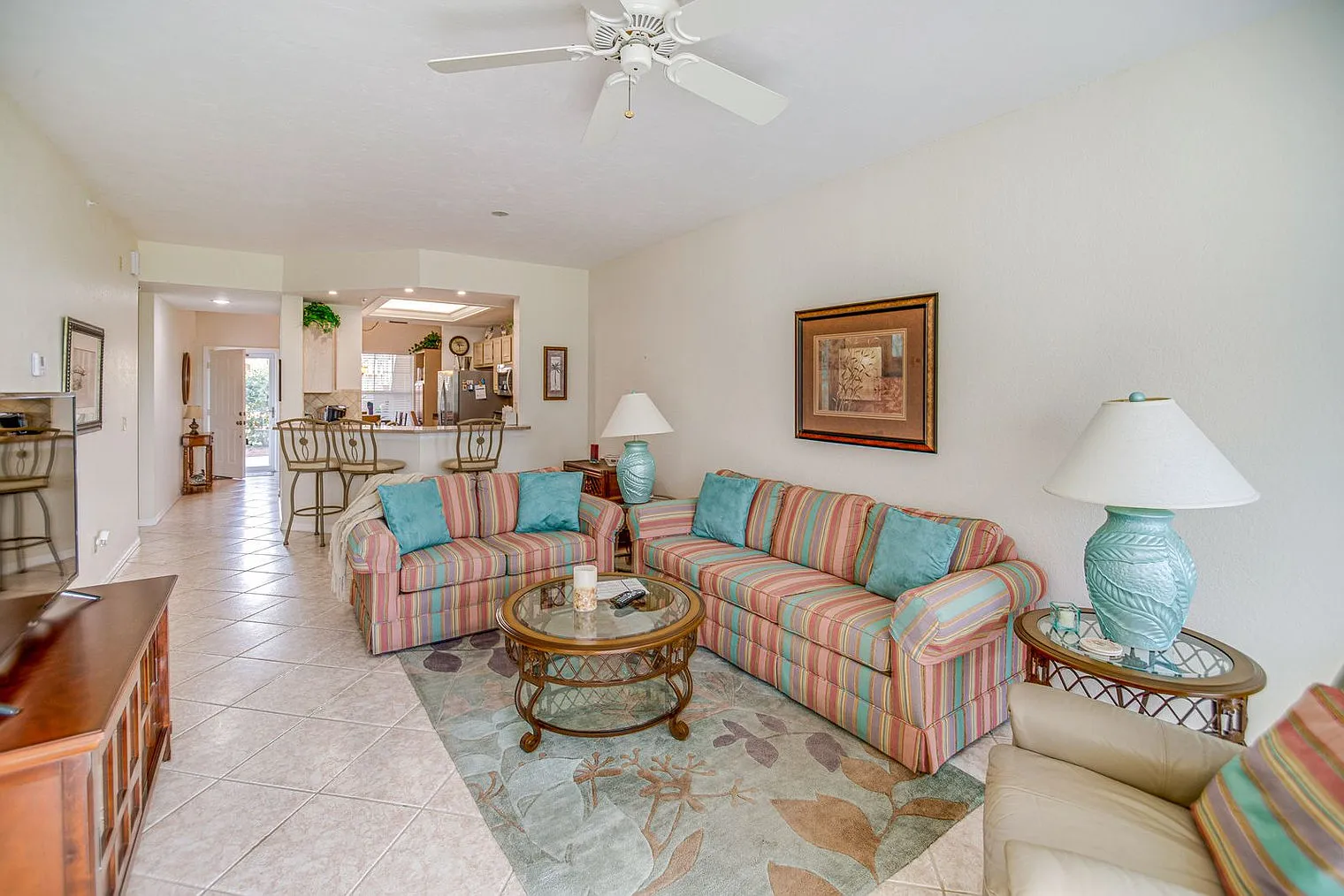 2 bed, 2.0 bath, 1194 sqft, $2,322 — Photo 2