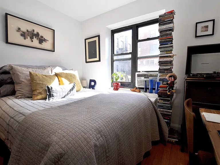 312 W 23rd St #3S — Photo 10