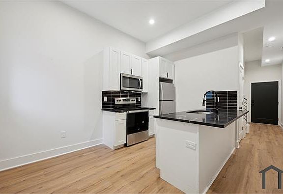 4th image of 4025 Lancaster Ave Floor 1