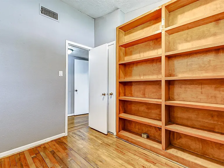 5519 Burlinghall Dr — Photo 16
