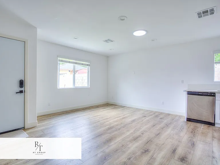 4914 Kauffman Ave #B — Photo 3