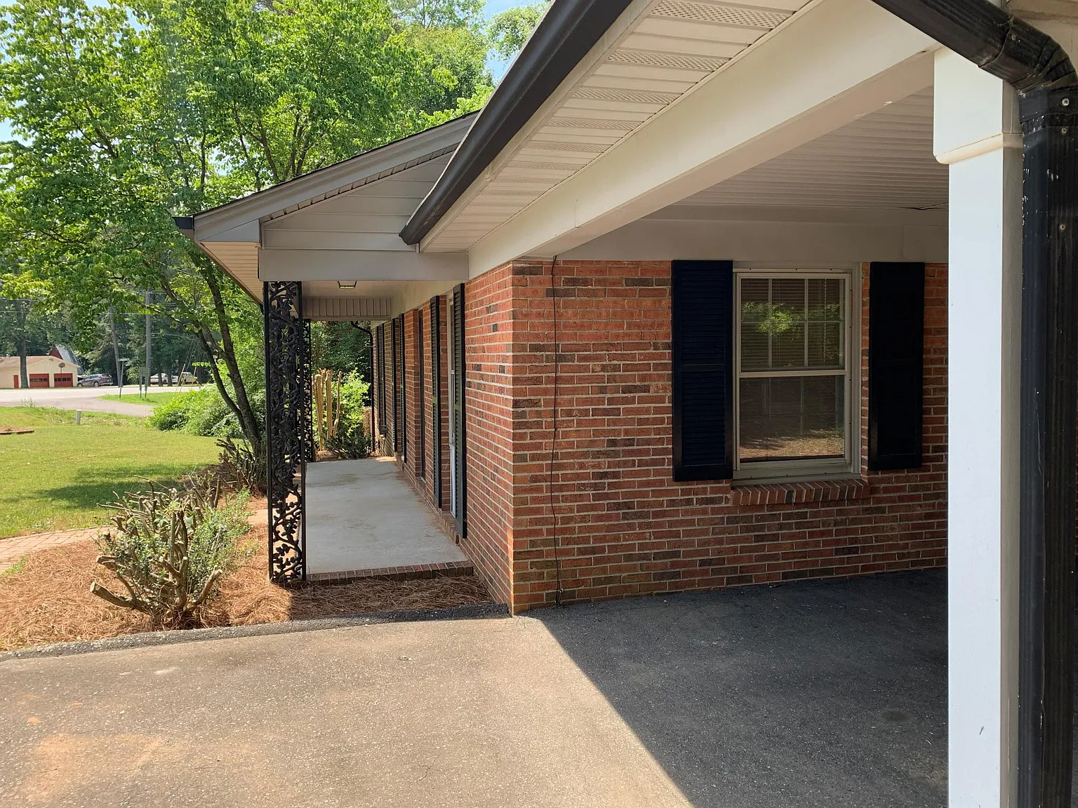 3 bed, 1135 sqft, $1,460 — Photo 2