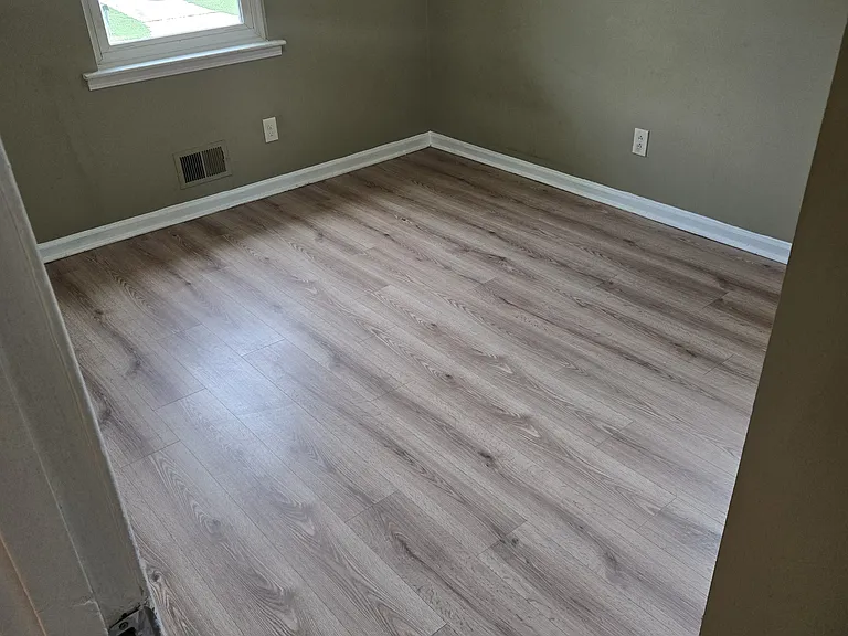 Upstairs guest bedroom 1