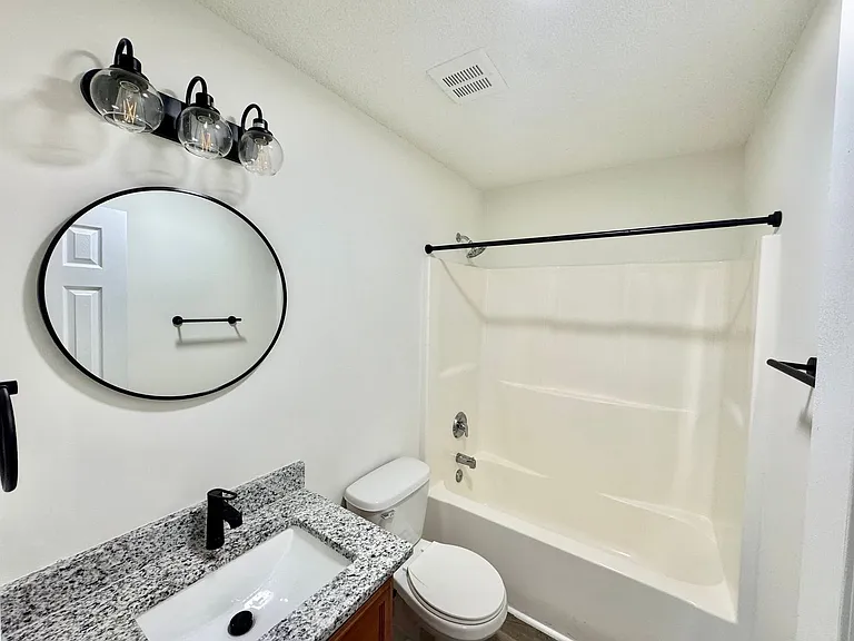 Lakeview Apartments — Photo 18