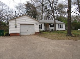 1208 Crockett Rd, Palestine, TX 75801