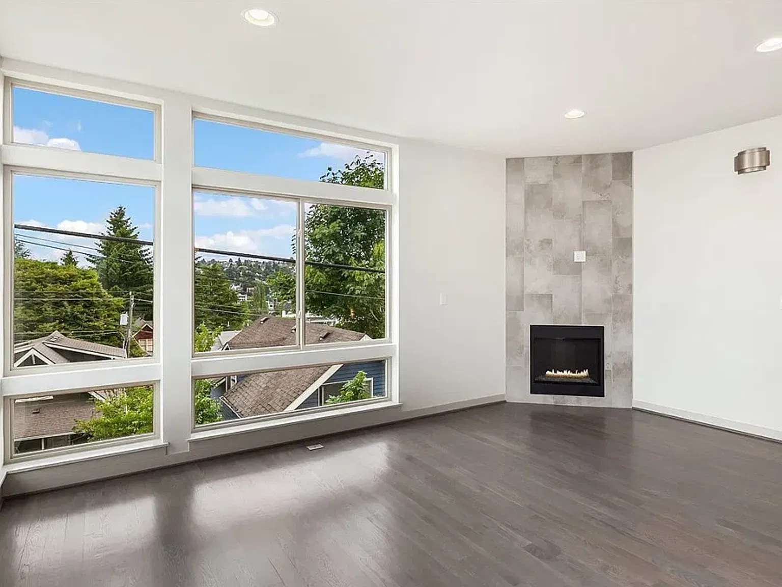 3 bed, 1559 sqft, $4,195 — Photo 2
