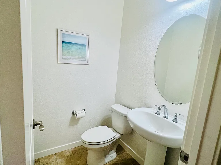 304 E Angelina Ave — Photo 17