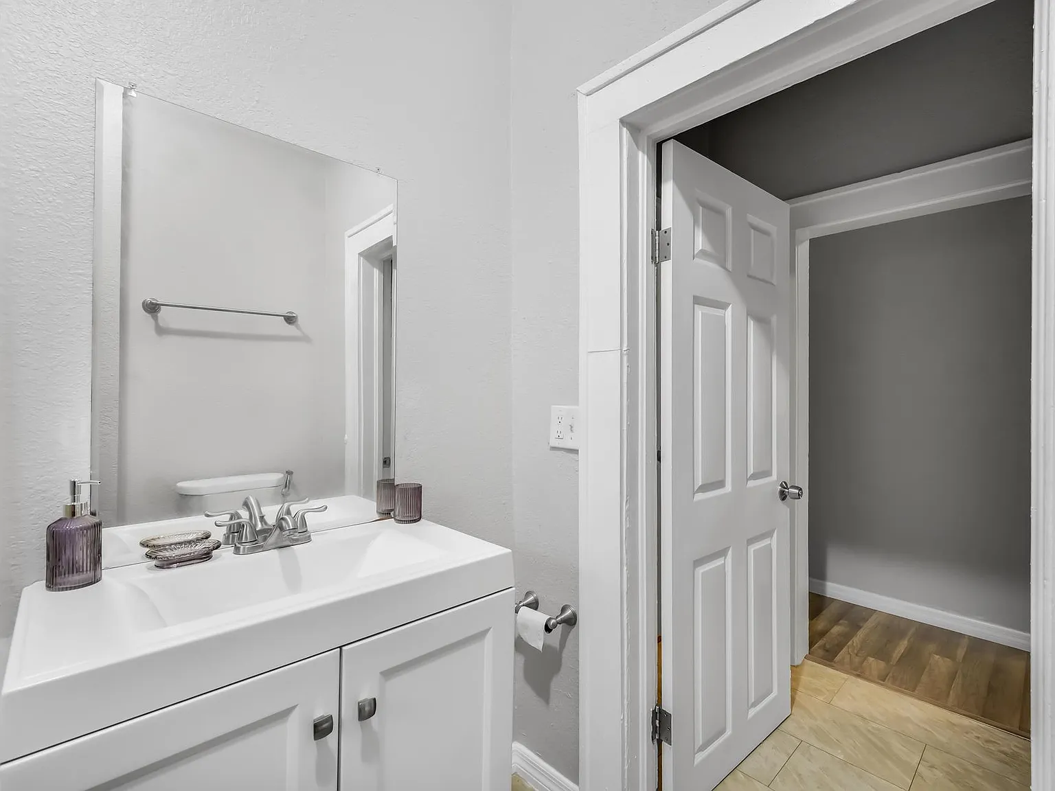 4 bed, 2.0 bath, $879 — Photo 4