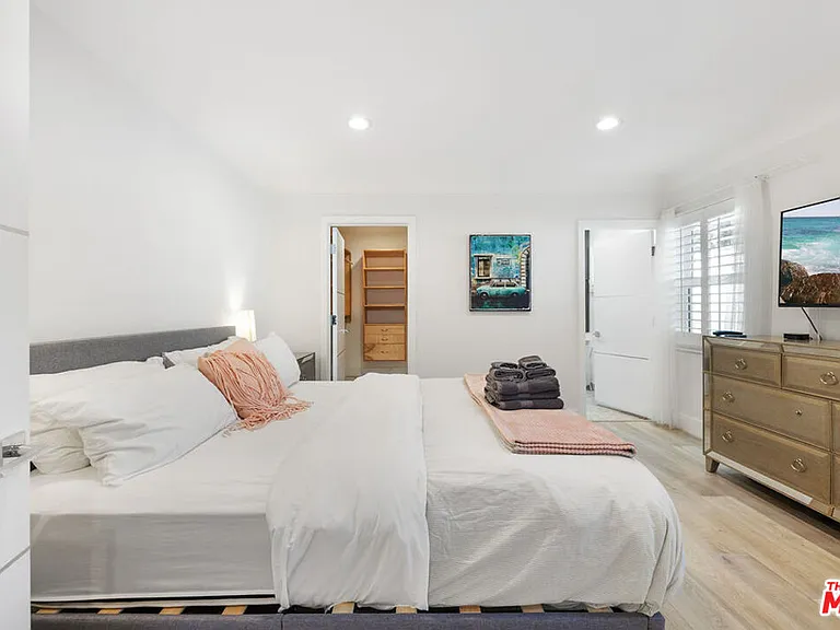 5439 Carpenter Ave — Photo 21