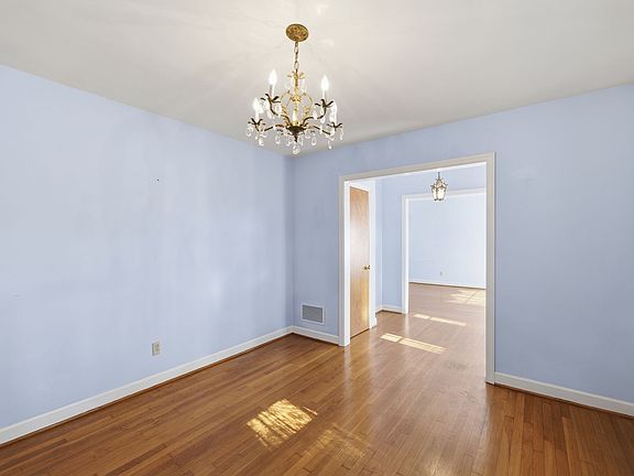 4th image of 2218 N Douglas St