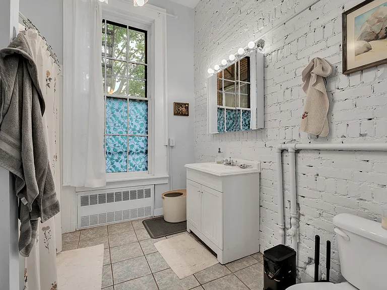 546 Chapel St #2 — Photo 24