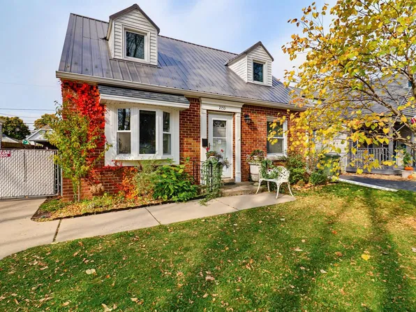 2153 S 96th STREET, West Allis, WI 53227