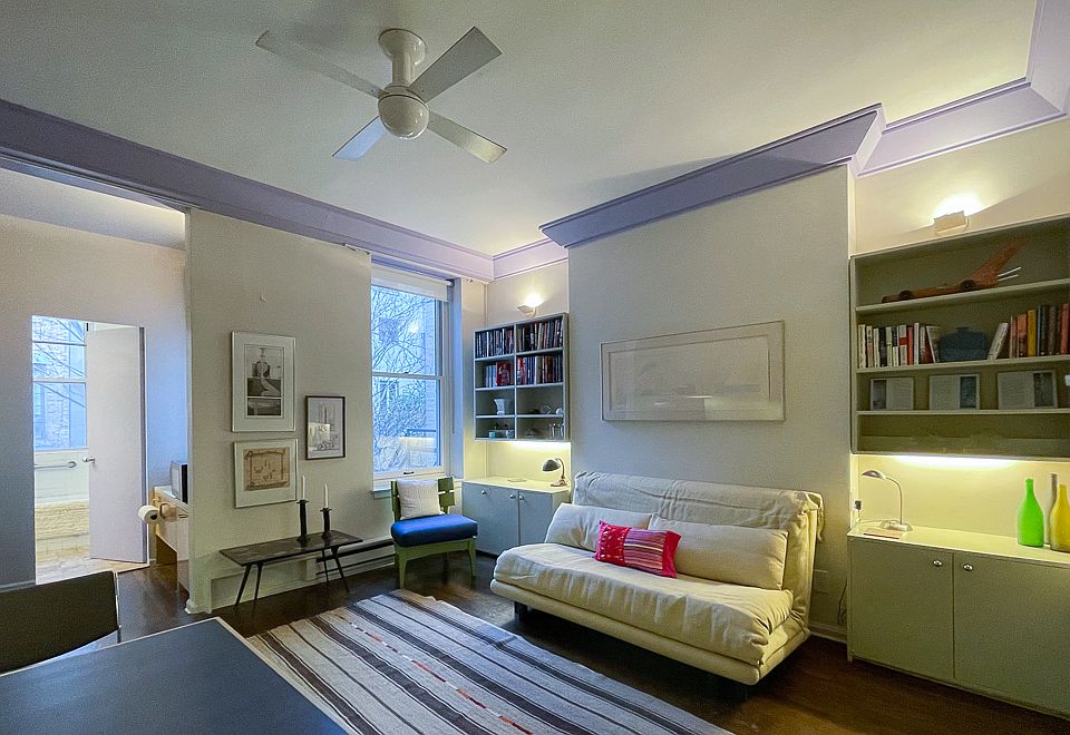 1st image of 333 W 70th St #3