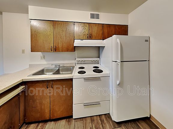4th image of 320 S 700 E APT 16