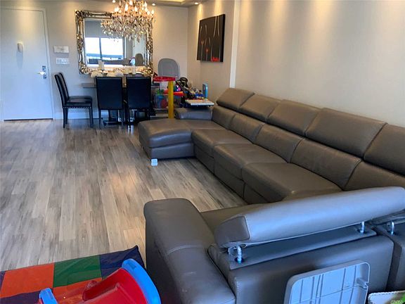 5th image of 26910 Grand Central Pkwy APT 28A
