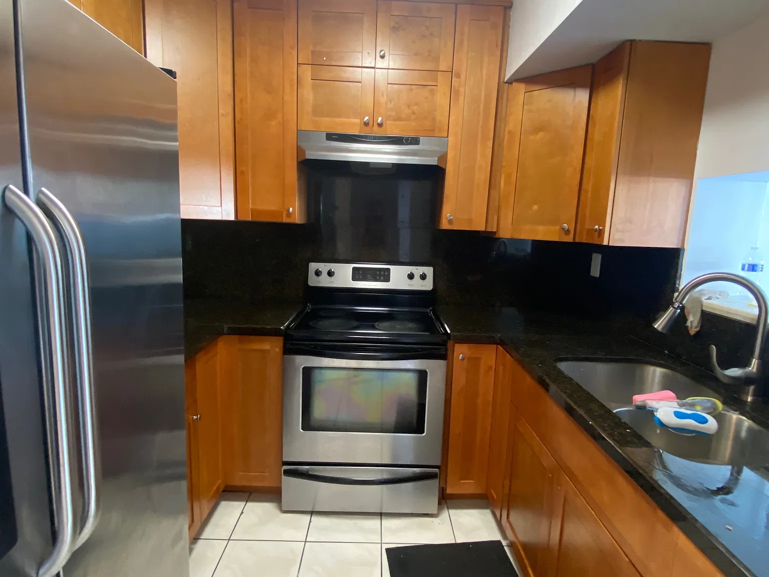 3 bed, 1100 sqft, $2,700 — Photo 4