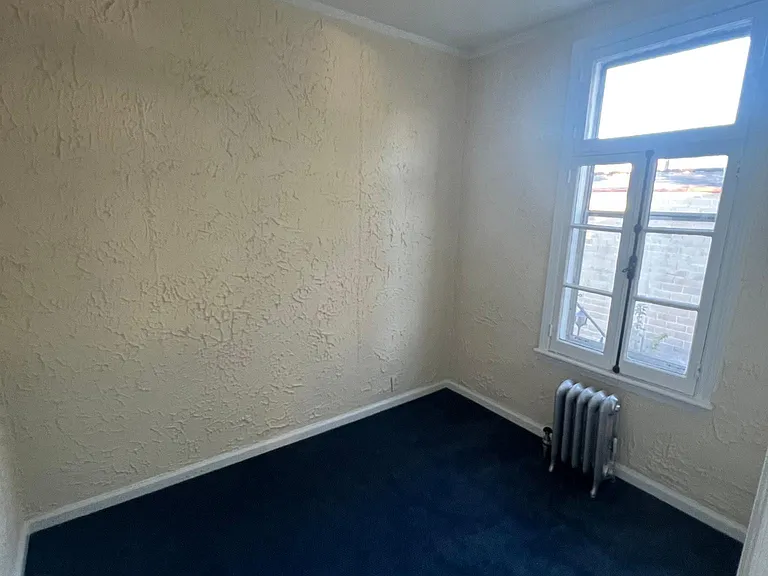 220 Hillside Pl — Photo 3