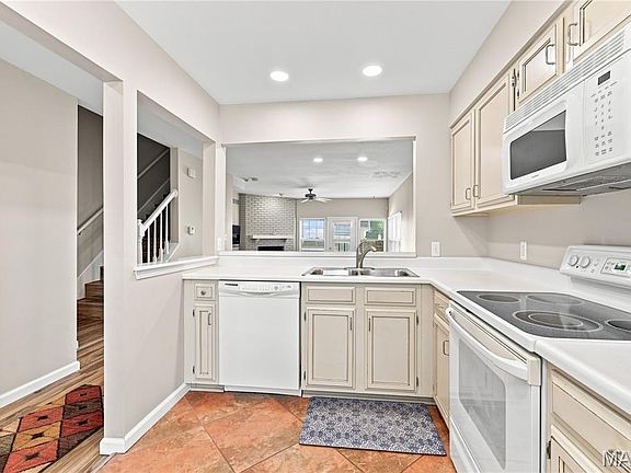 5th image of 16561 Carriage View Ct