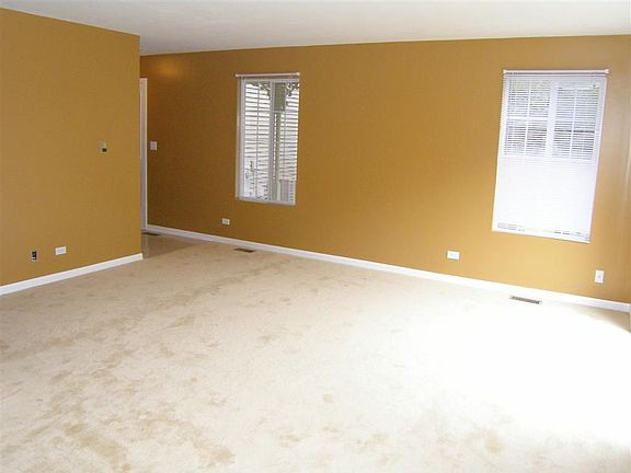 4th image of 442 Lowell Dr