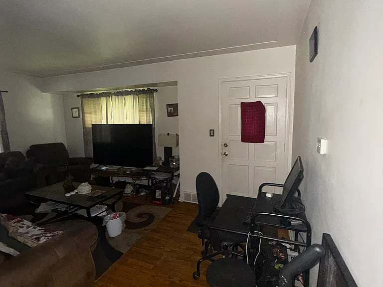 2625 Seneca St — Photo 7