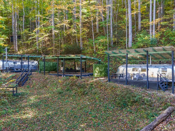 100 Locust Flats Rd, Franklin, NC 28734