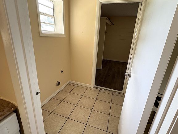 5th image of 483 Castano St
