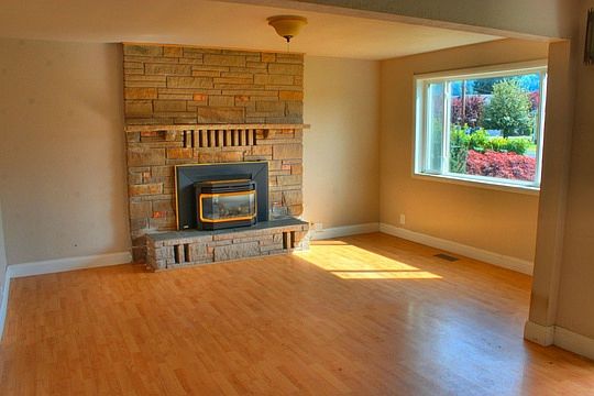 2nd image of 405 Eldredge Ave NW