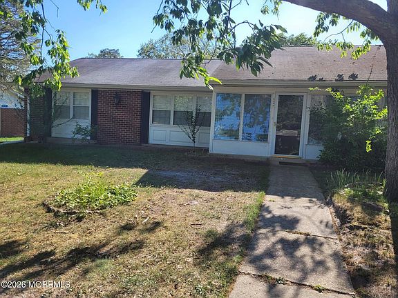 2nd image of 929A Thornhill Court #929