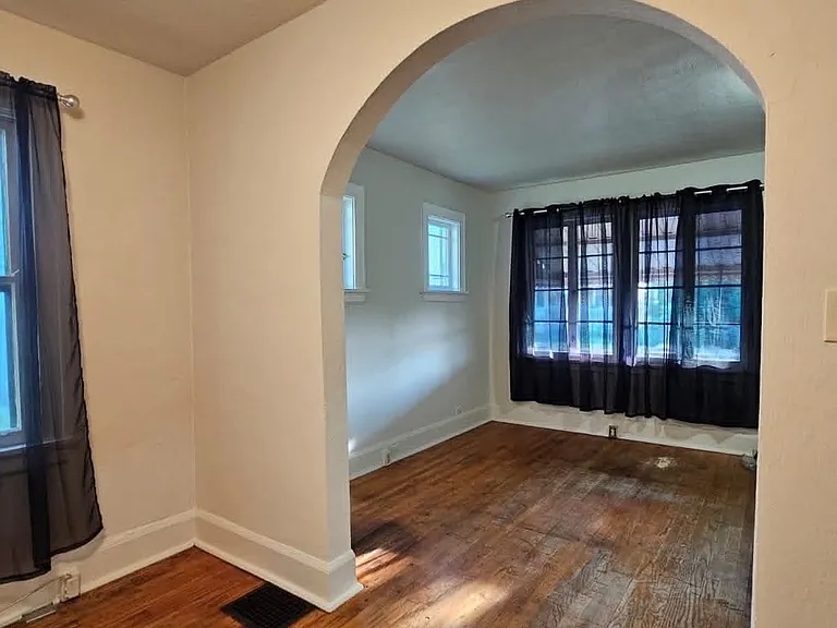 1134 Fairbanks Ave — Photo 9