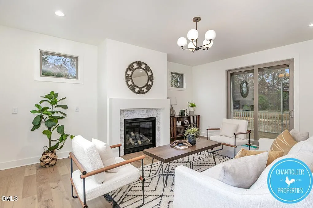 4 bed, 3.5 bath, 2643 sqft, $4,500 — Photo 2