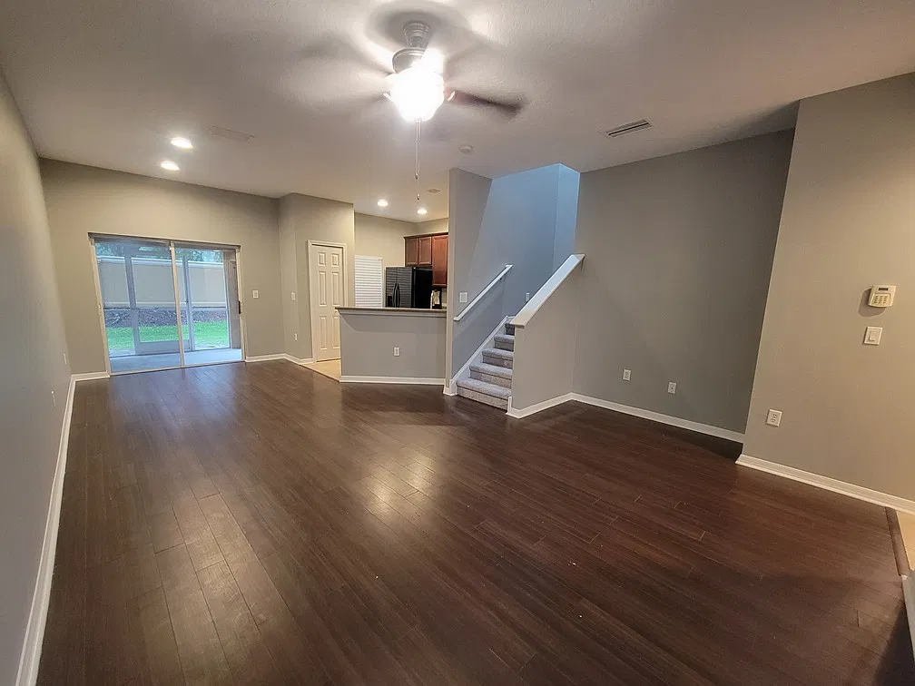 3 bed, 2.5 bath, 1330 sqft, $1,795 — Photo 3