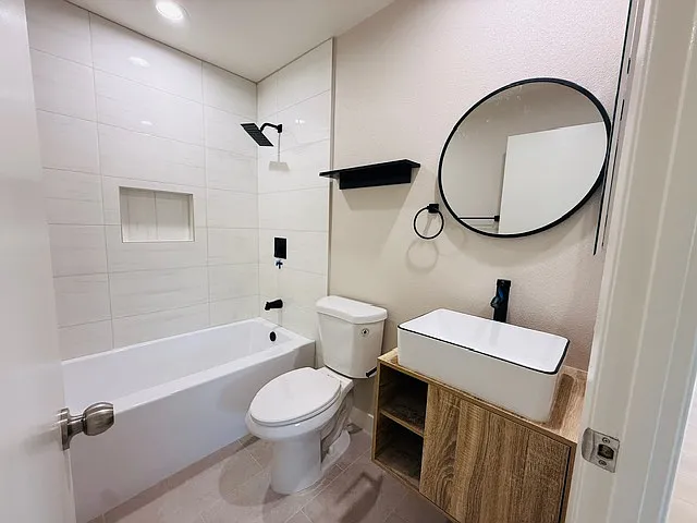 Upstairs hallway bathroom