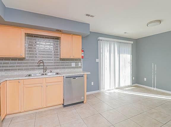 3rd image of 2301 Primrose Dr APT 4A