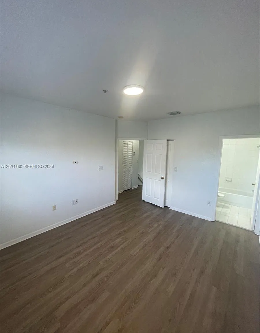 3 bed, 2.5 bath, 1370 sqft, $2,900 — Photo 2