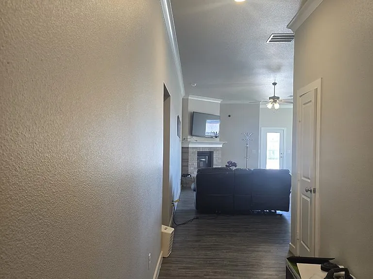 1102 Canal St — Photo 3