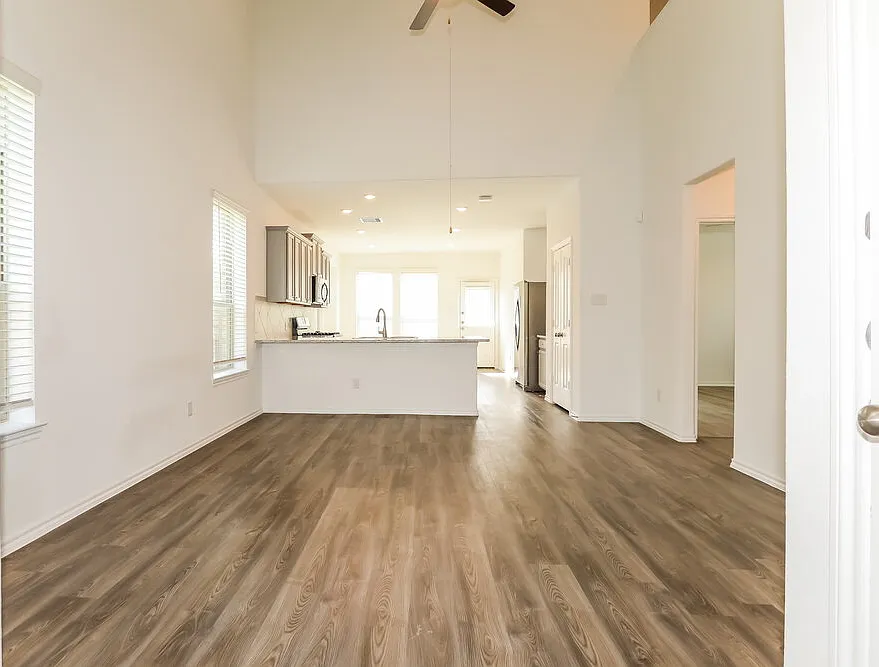 4 bed, 2.5 bath, 1920 sqft, $2,125 — Photo 4