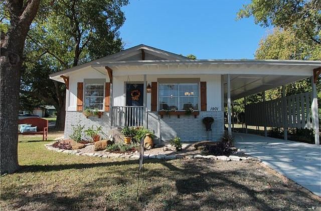 This house has lots of charm!