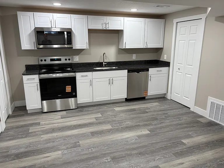 2042 W Mark St #B — Photo 2