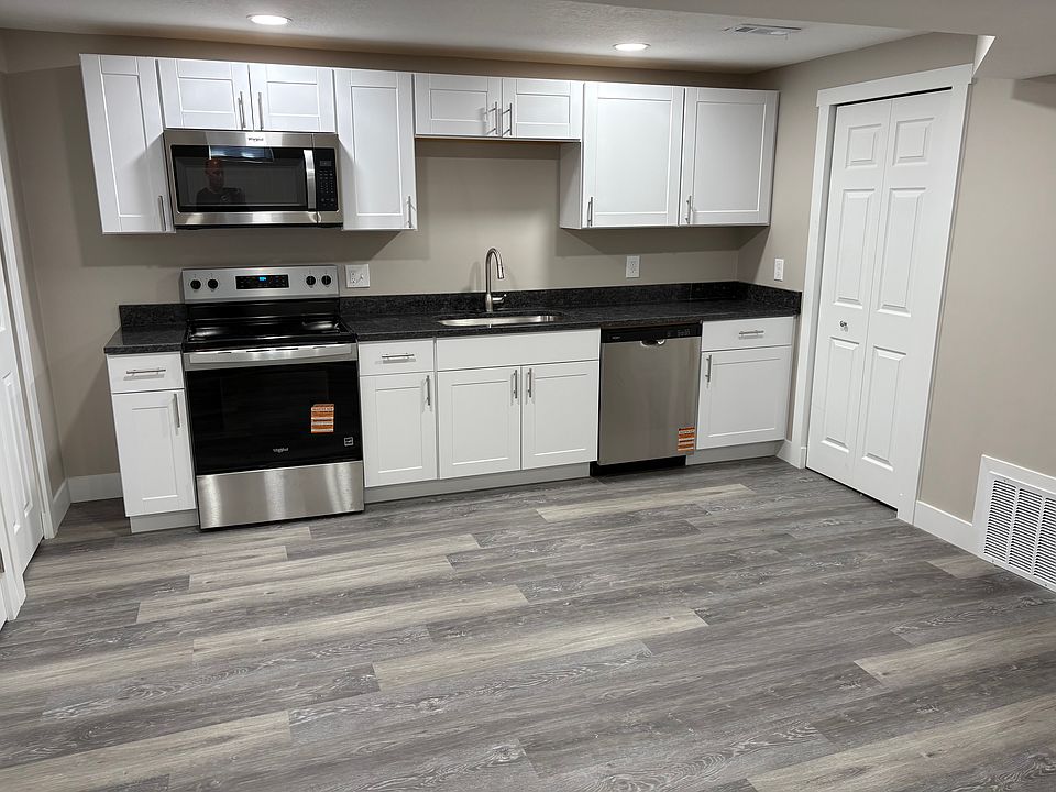 2nd image of 2042 W Mark St #B